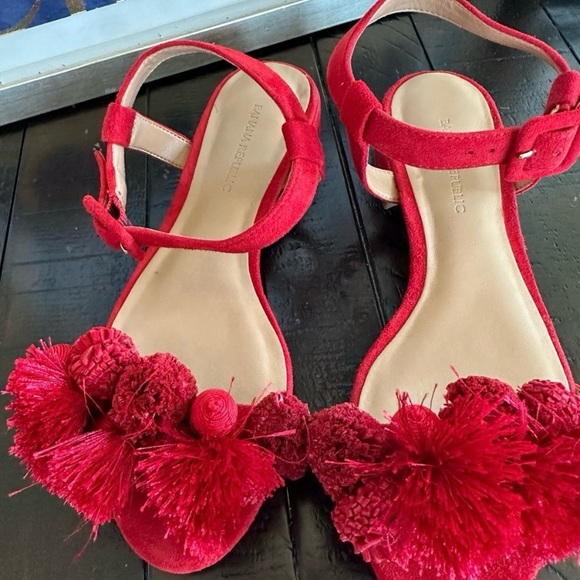 Banana Republic Pom-pom red sandals, size 5 - Picture 3 of 7